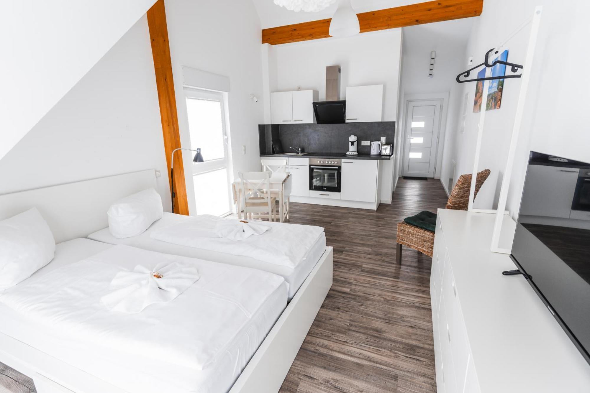 Hotel Apartments Restaurant Cala Luna Marburg エクステリア 写真